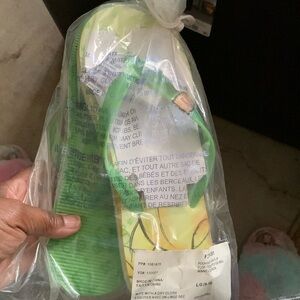 NWT Winnie the Pooh flip flops